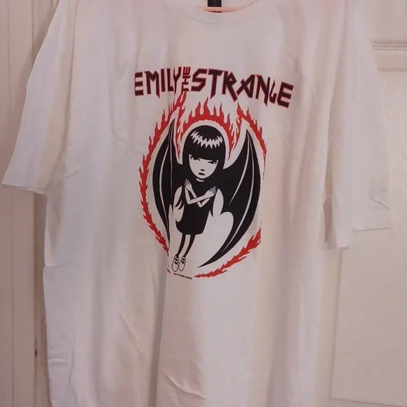 Hot topic EMILY THE STRANGE BAT WINGS WHITE SHORT-SLEEVED TSHIRT 2XL - Picture 6 of 6